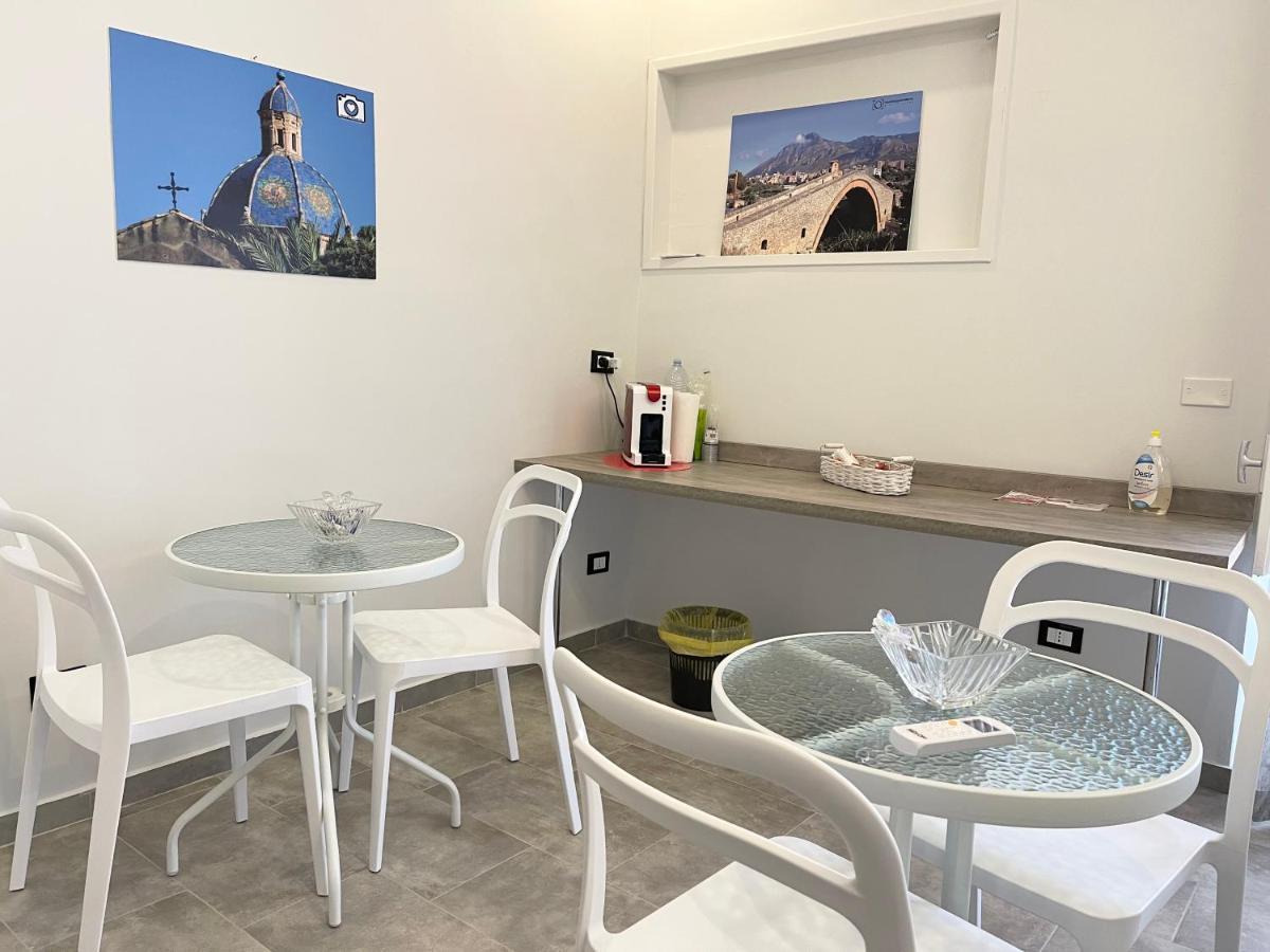 B&B Antichi Cortili Termini Imerese Luaran gambar
